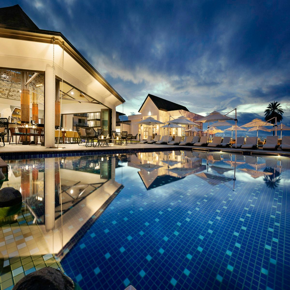 Paradise Wave Coastal Retreat - Courtyard & Relaxation Area